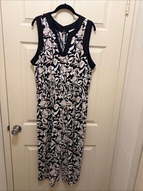 Luxology Black & Cream Leaf-Print Sleeveless Midi Jumpsuits